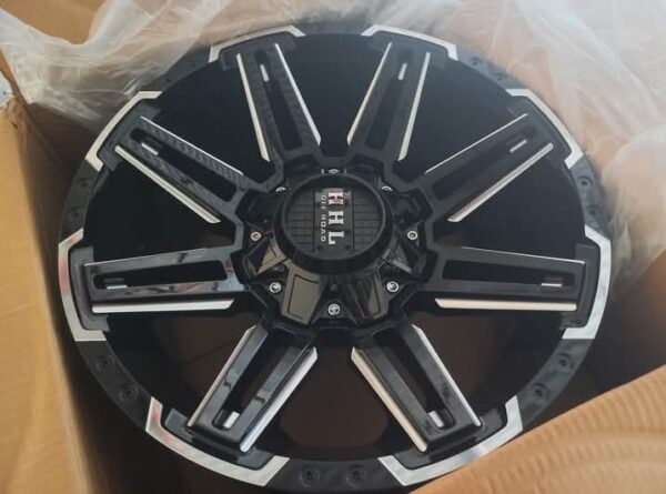 Size 18 Black Silver Offset Rims For V8