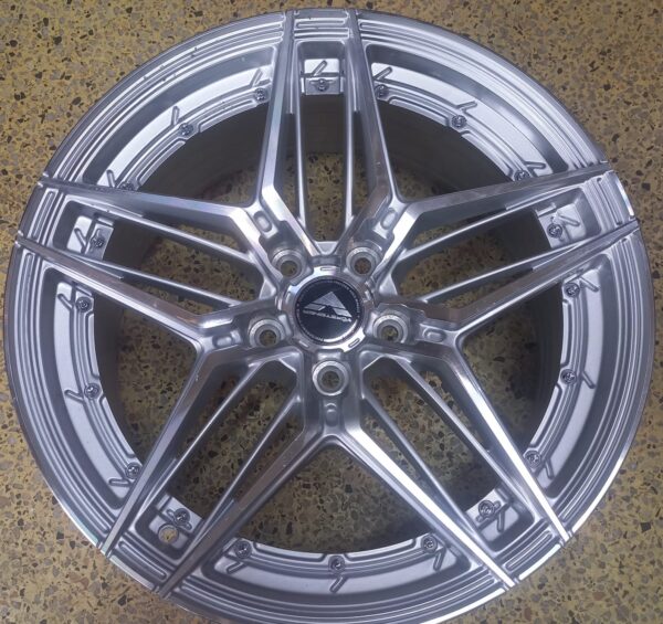 Size 18 Silver Offset Rims for Mazda Atenzas, Nissan Juke, Honda CR-V, Crown, RA4, Vanguard, Mark X (4pcs)