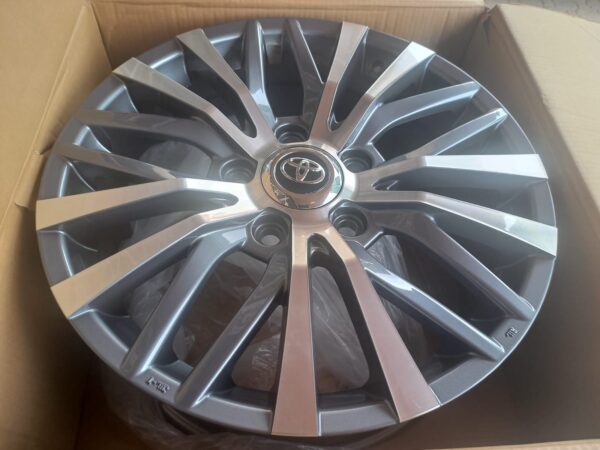 Size 20 Grey Silver Offset Rims for V8 (4pcs)